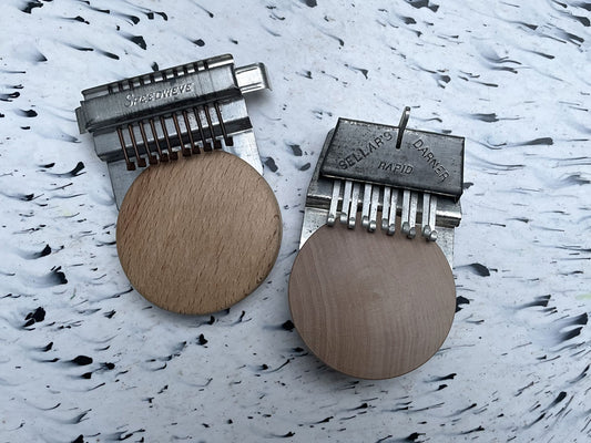 Speedweve darning loom vs. Rapid Darner